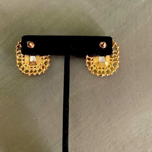 Vintage Gorgeous Faceted Blood Red Glass cabochon Crystals Earrings, Unmarked - Picture 3 of 4